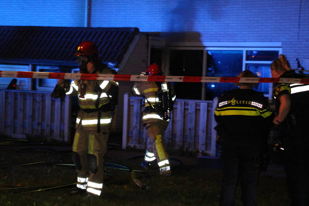 Rookontwikkeling uit woning, persoon naar ziekenhuis