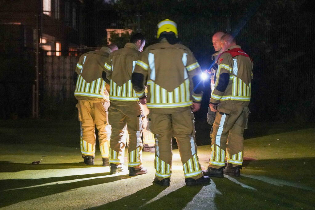 Vuurwerkbom en nitraten aangetroffen op voetbalveldje