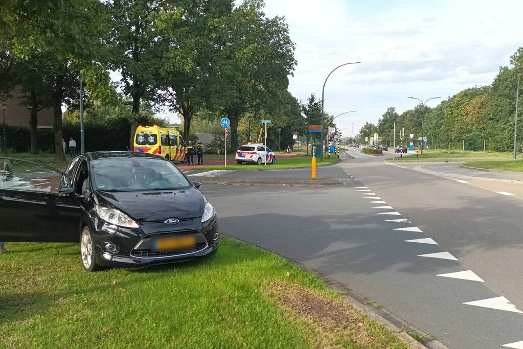 Fietser gewond bij aanrijding bij oversteekplaats