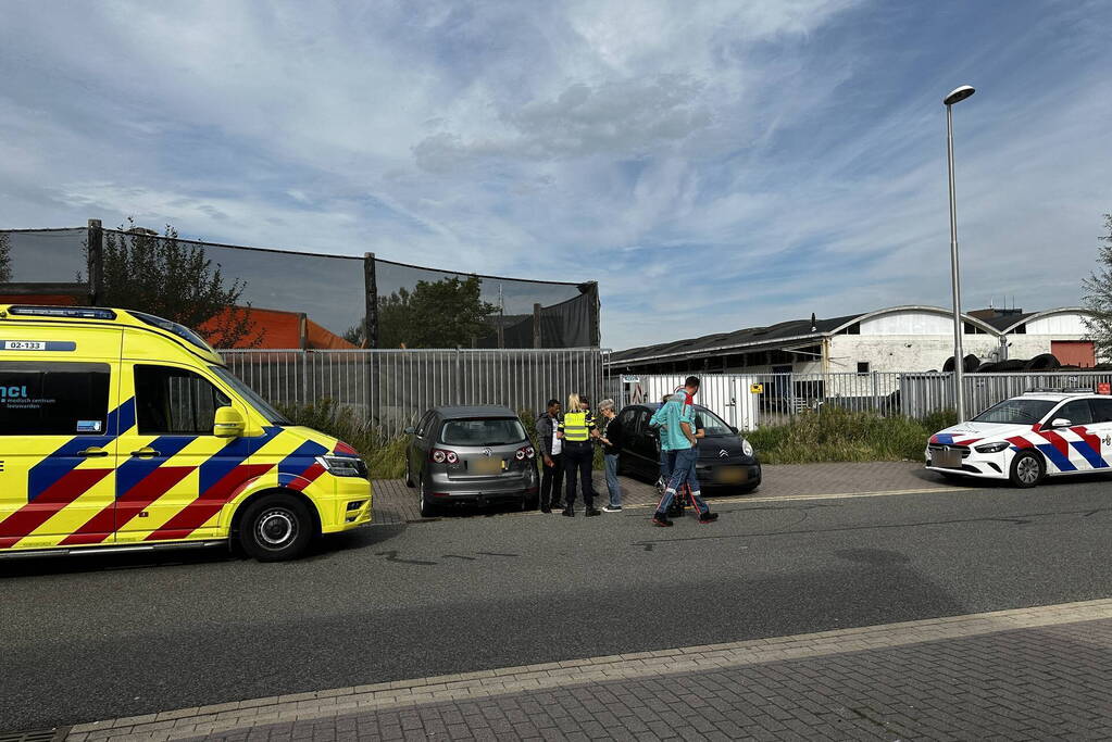 Schade na botsing tussen personenauto's