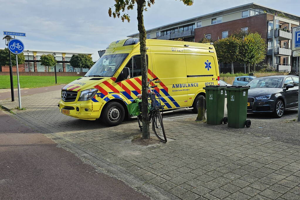 Fietser in botsing met personenauto