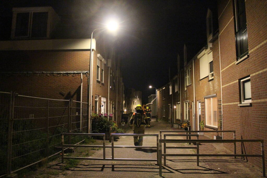 Brandweer doet onderzoek naar brandlucht