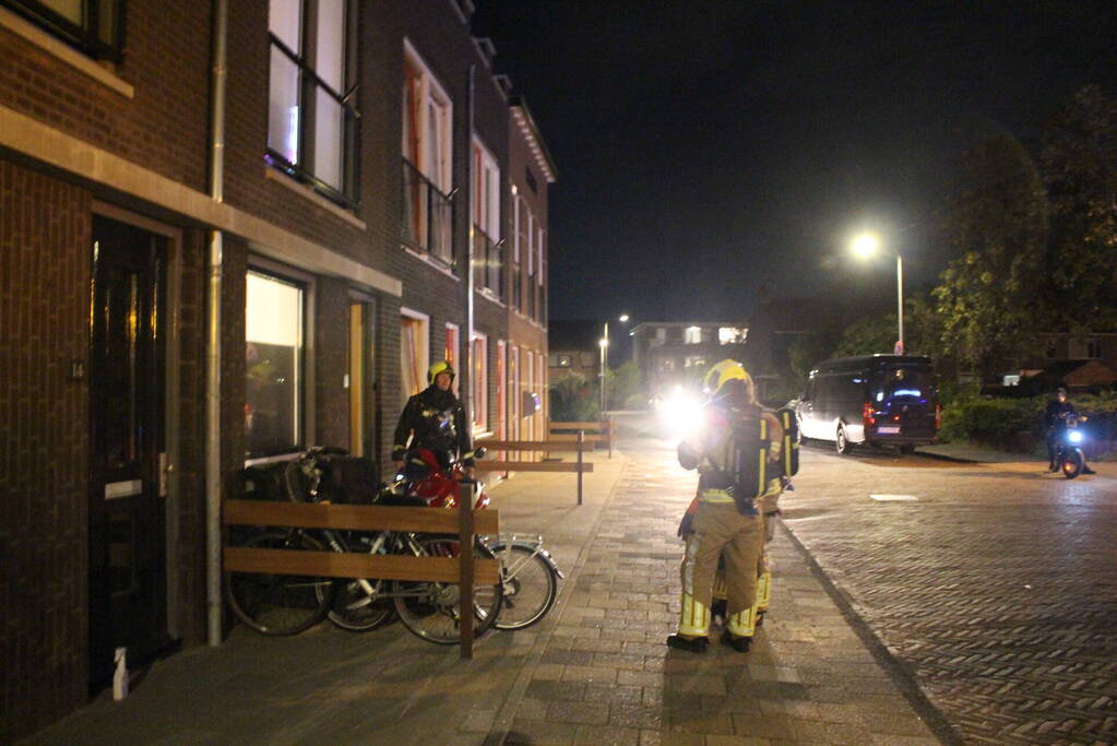 Brandweer doet onderzoek naar brandlucht