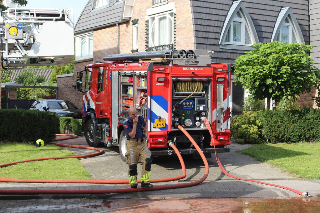 Fikse brand in tuinhuis in achtertuin