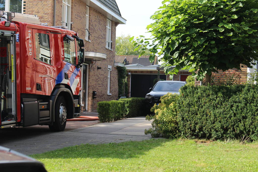 Fikse brand in tuinhuis in achtertuin