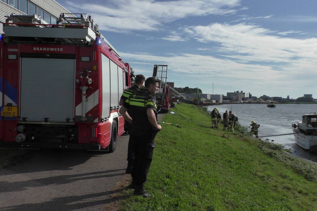 Flinke rookontwikkeling bij brand in plezierboot