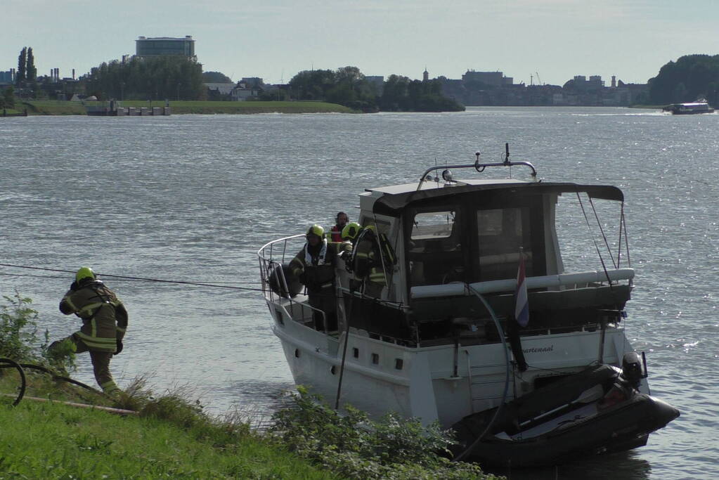 Flinke rookontwikkeling bij brand in plezierboot