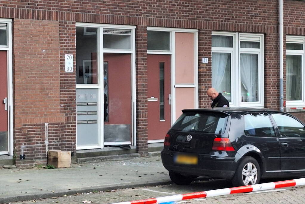 Explosie bij deur appartementencomplex