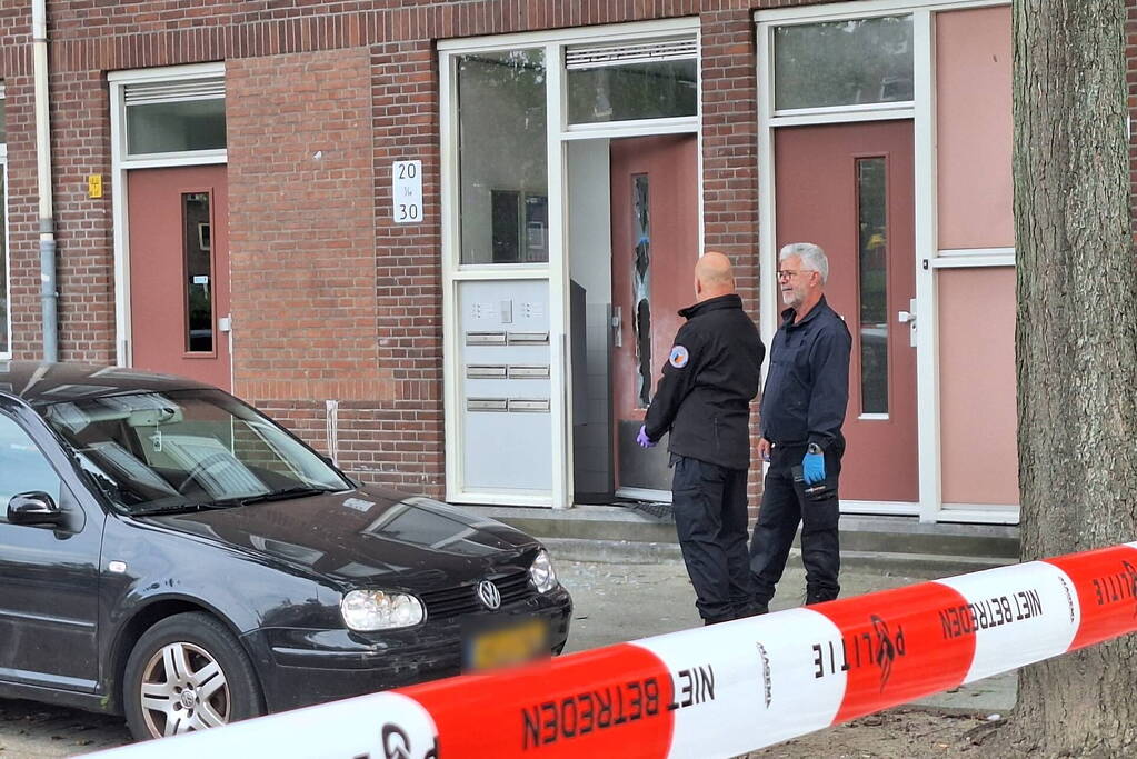 Explosie bij deur appartementencomplex