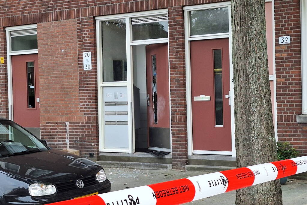 Explosie bij deur appartementencomplex