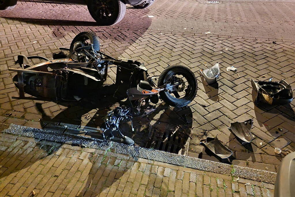 Scooterrijder ernstig gewond bij botsing met auto