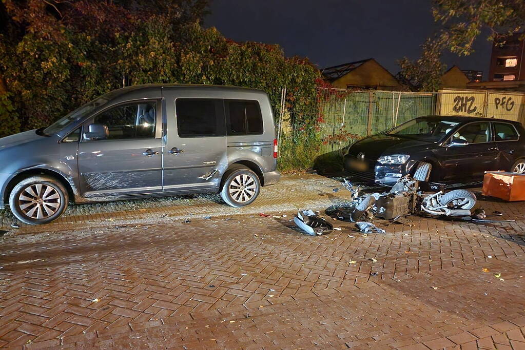 Scooterrijder ernstig gewond bij botsing met auto