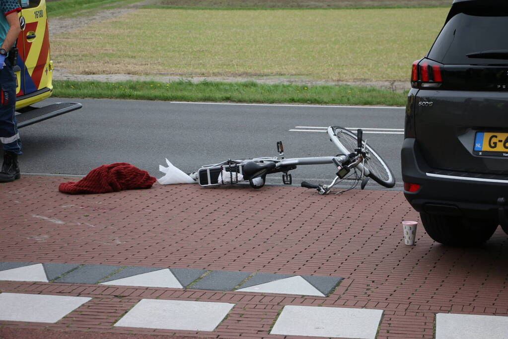 Fietser geschept op oversteekplaats