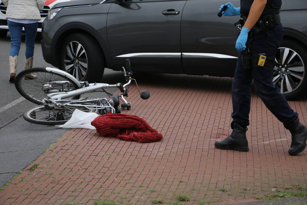 Fietser geschept op oversteekplaats