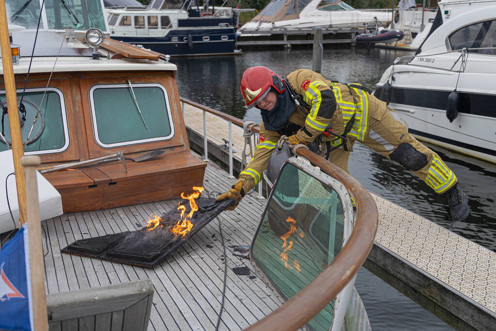 Brand aan boord van plezierjacht