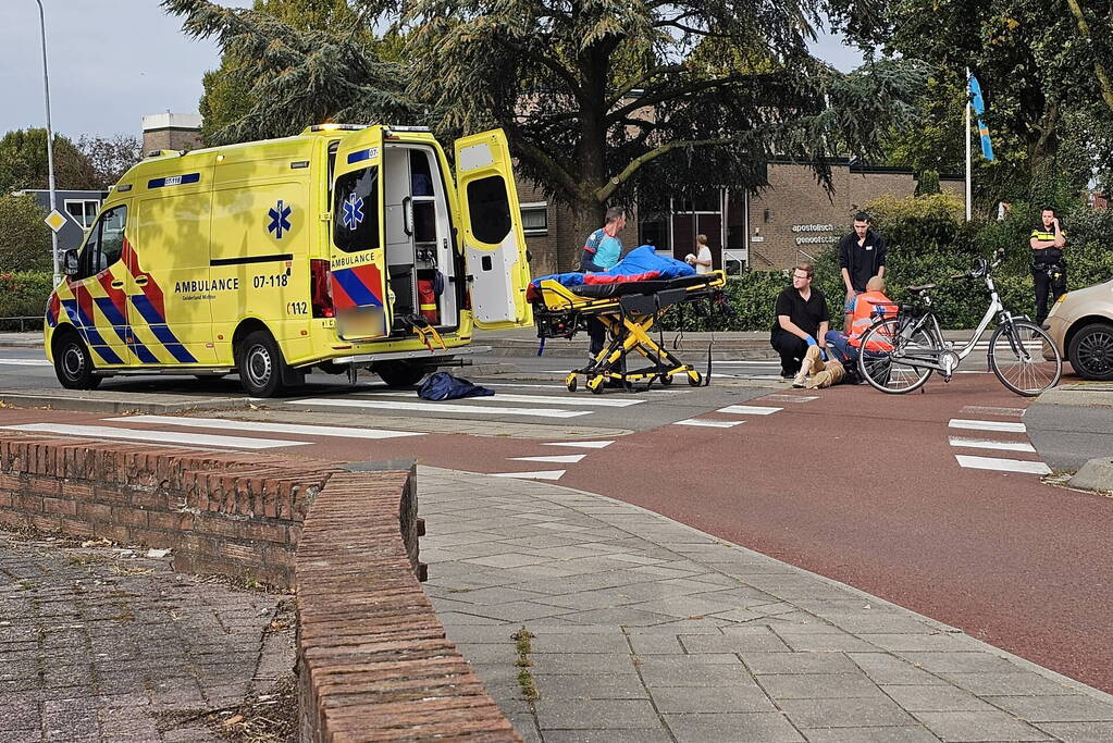 Overstekende fietser aangereden door automobilist