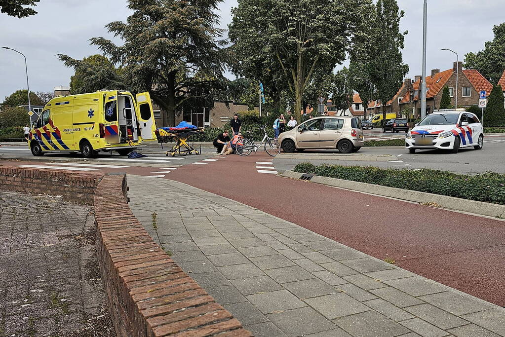 Overstekende fietser aangereden door automobilist