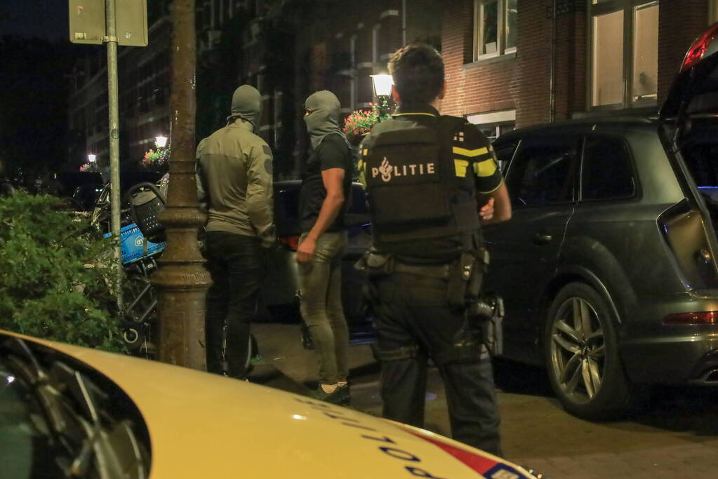 Arrestatieteam valt woning binnen