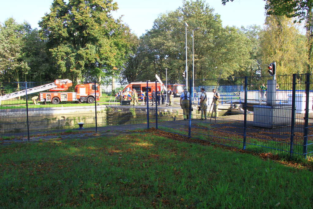 Overleden persoon uit sluis gehaald