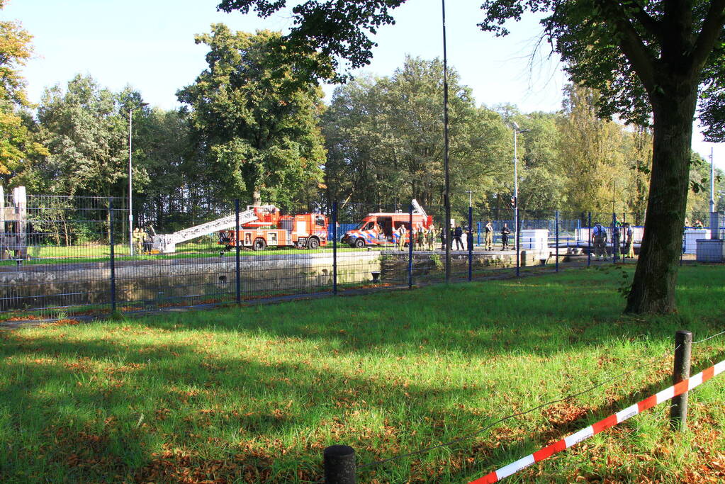 Overleden persoon uit sluis gehaald