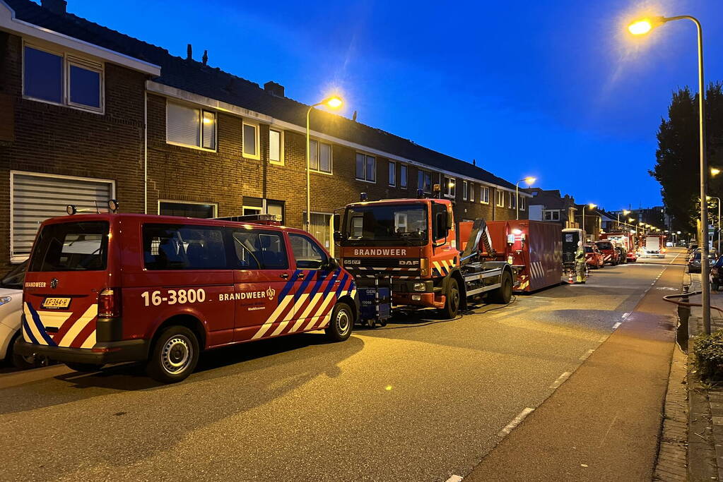 Dode en drie gewonden bij uitslaande brand