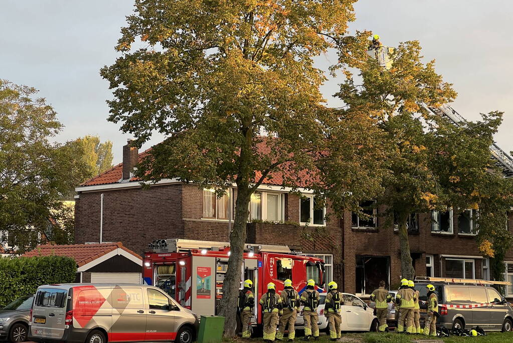 Dode en drie gewonden bij uitslaande brand