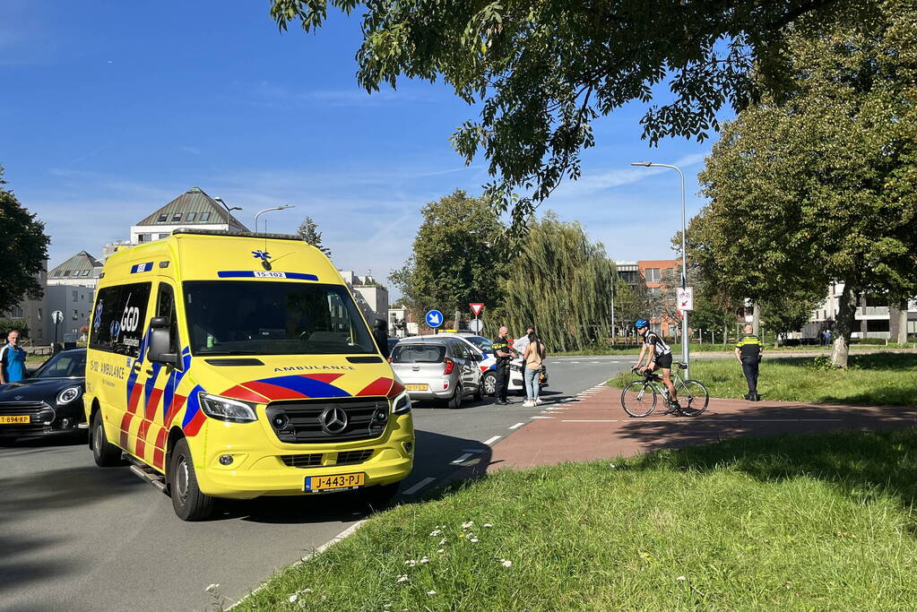 Fietser ernstig gewond bij botsing met automobilist