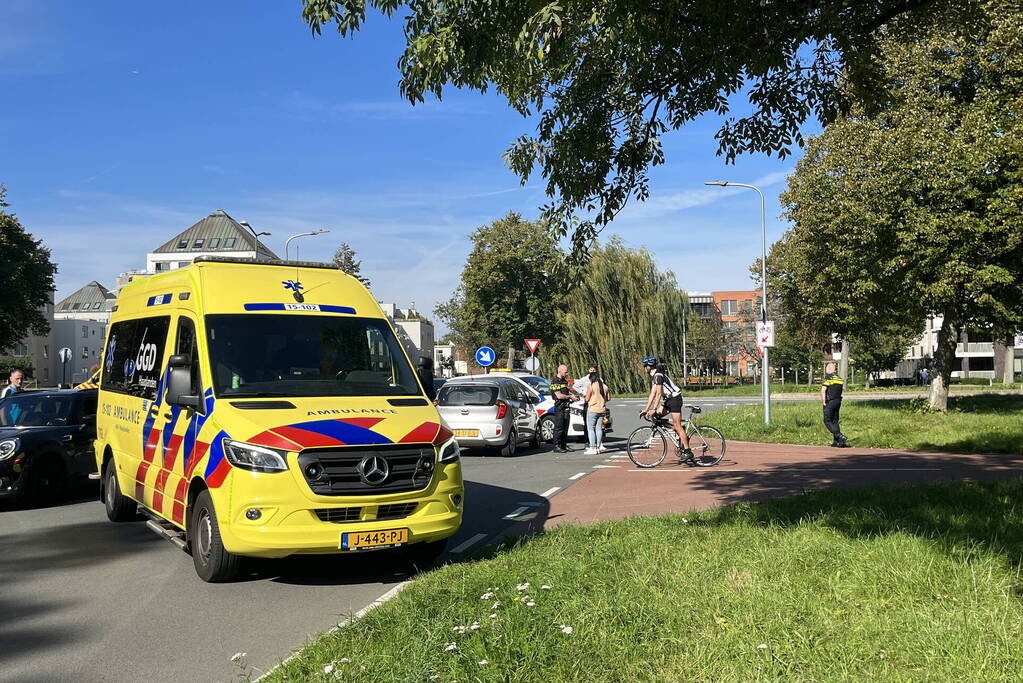 Fietser ernstig gewond bij botsing met automobilist