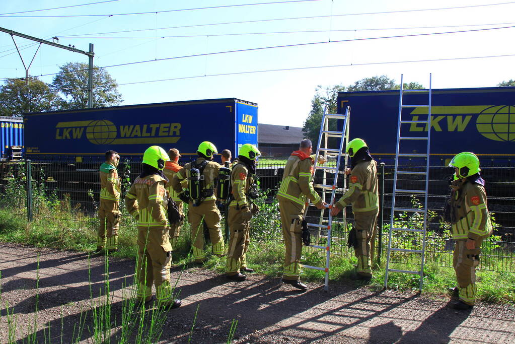 Brandweer controleert vastgelopen remmen van goederentrein