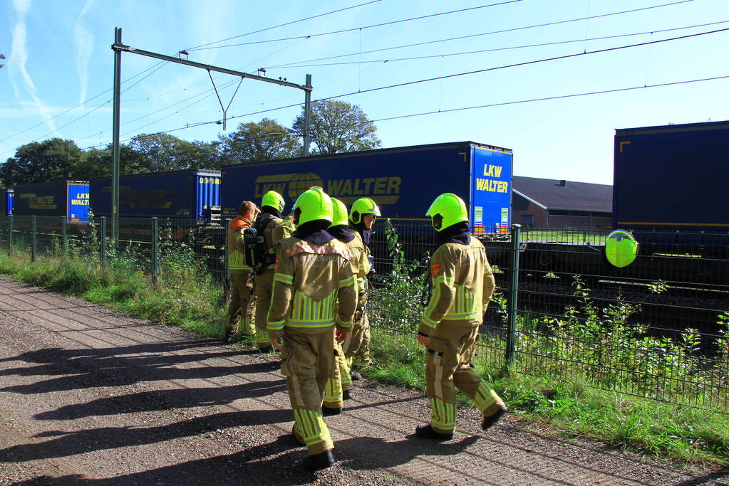 Brandweer controleert vastgelopen remmen van goederentrein