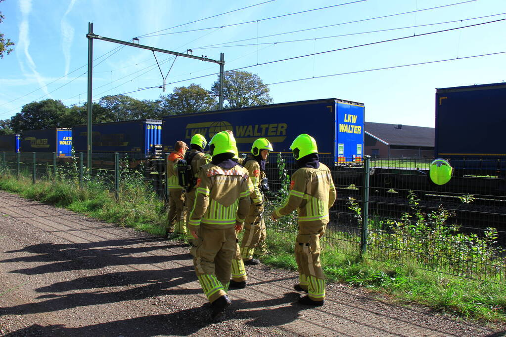 Brandweer controleert vastgelopen remmen van goederentrein