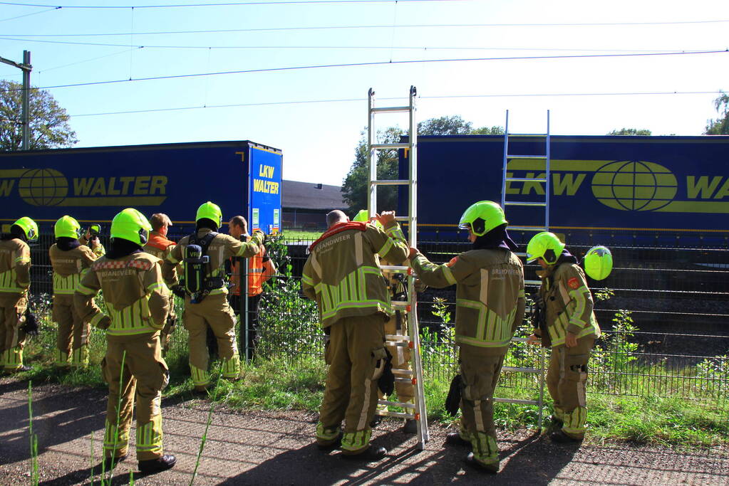 Brandweer controleert vastgelopen remmen van goederentrein