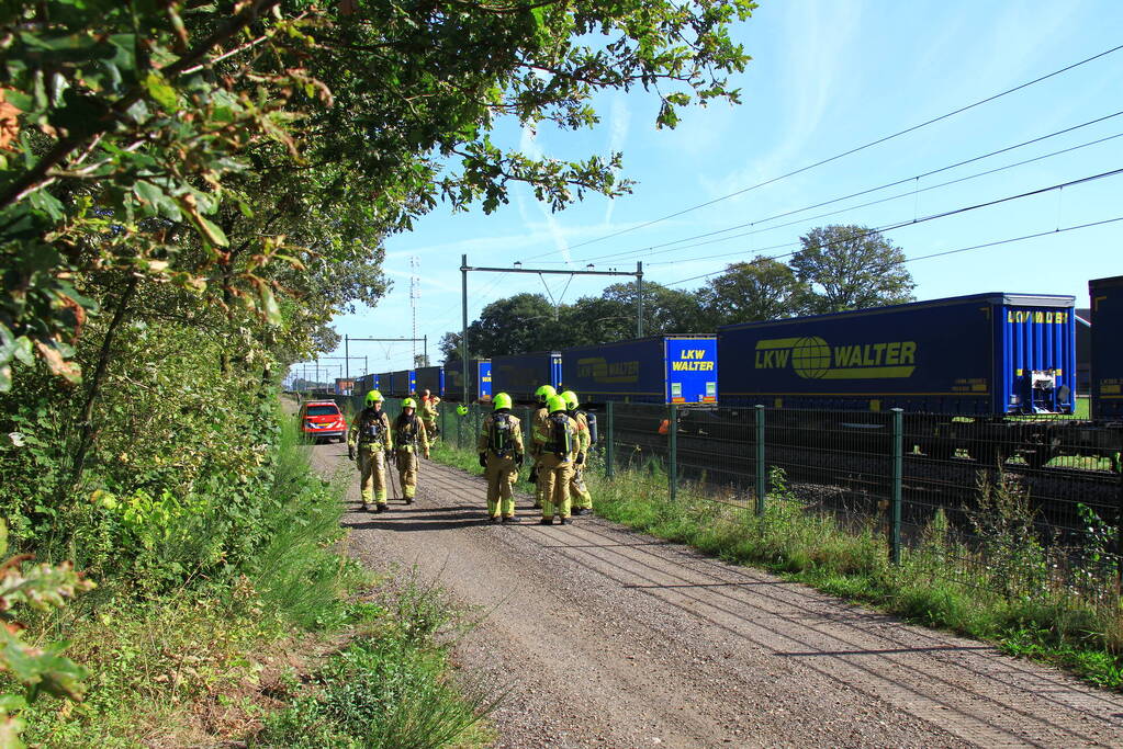 Brandweer controleert vastgelopen remmen van goederentrein