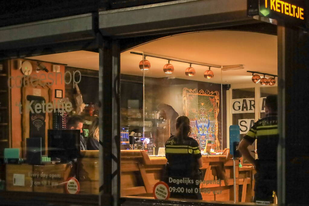 Politie onderzoekt overval op coffeeshop