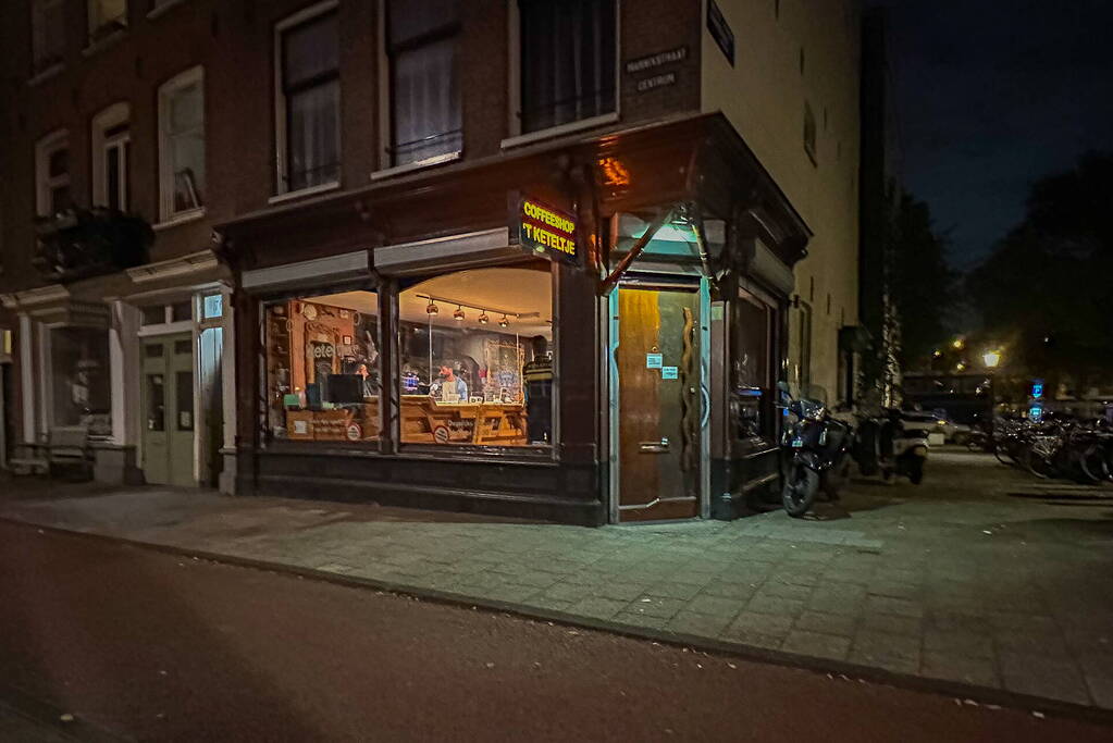 Politie onderzoekt overval op coffeeshop