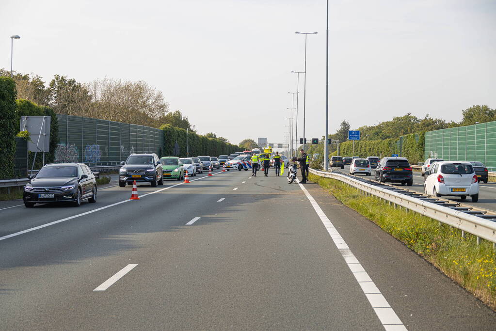 Veel schade bij botsing tussen auto en bestelbus