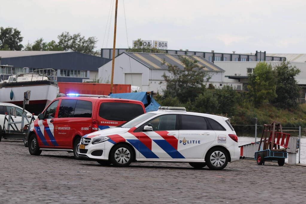 Motorjacht vat vlam tijdens werkzaamheden