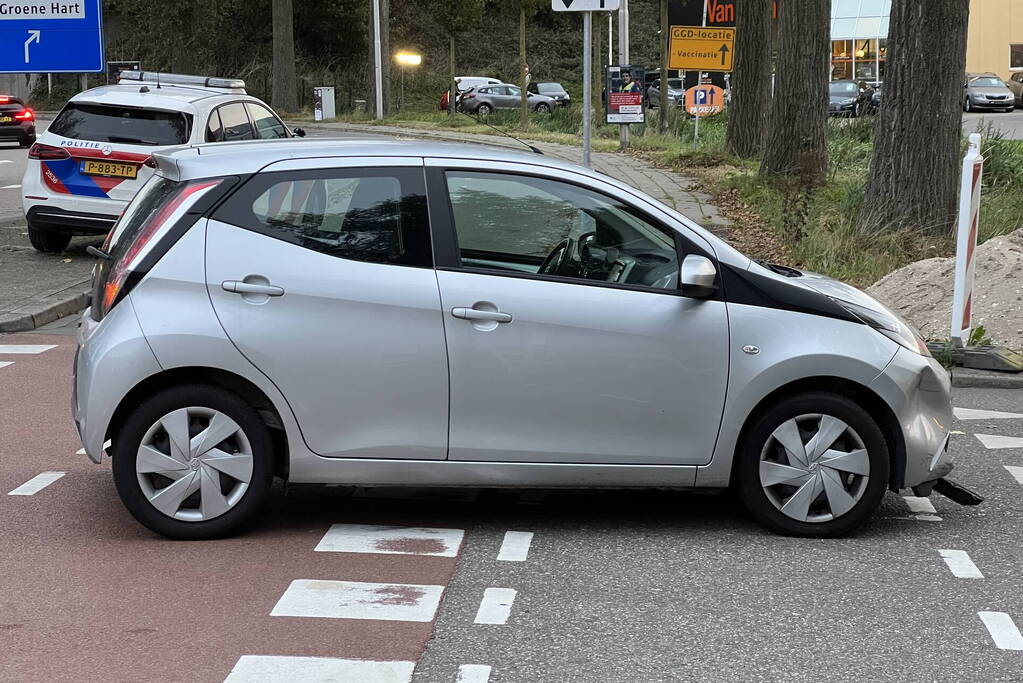 Minderjarige scooterrijder gewond bij aanrijding bij oversteekplaats