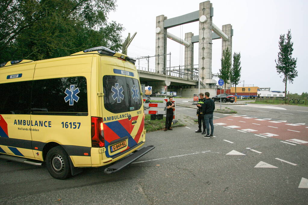 Minderjarige scooterrijder gewond bij aanrijding bij oversteekplaats