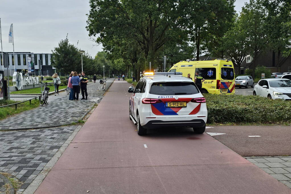 Scholier aangereden door afslaande auto