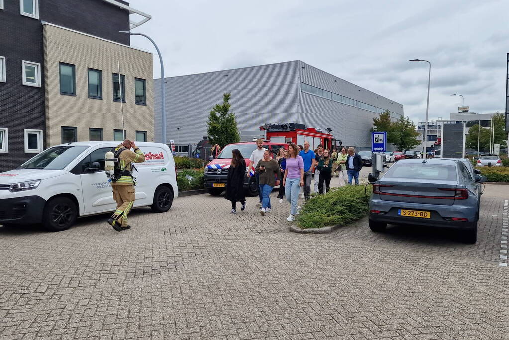 Kantoorgebouw ontruimd wegens brandlucht