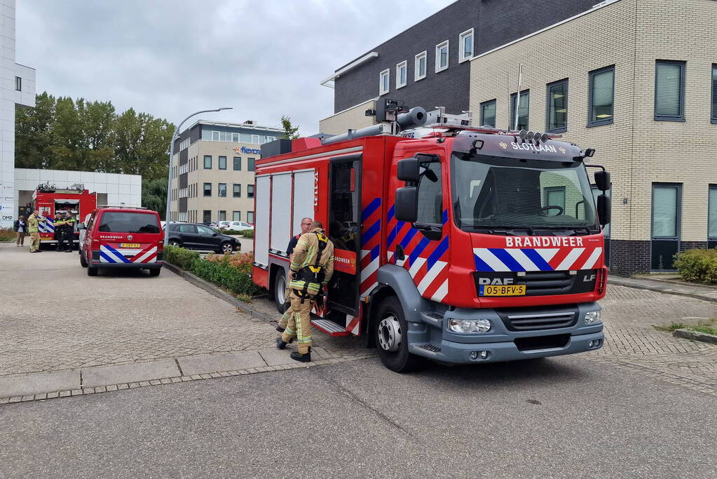 Kantoorgebouw ontruimd wegens brandlucht