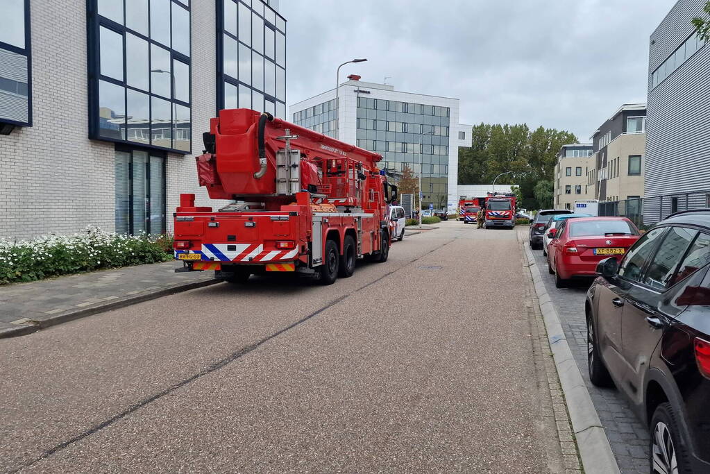 Kantoorgebouw ontruimd wegens brandlucht