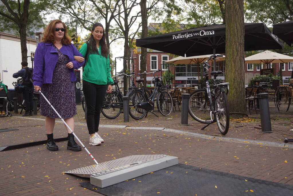 Hindernissen voor mensen met beperking worden zichtbaar in centrum