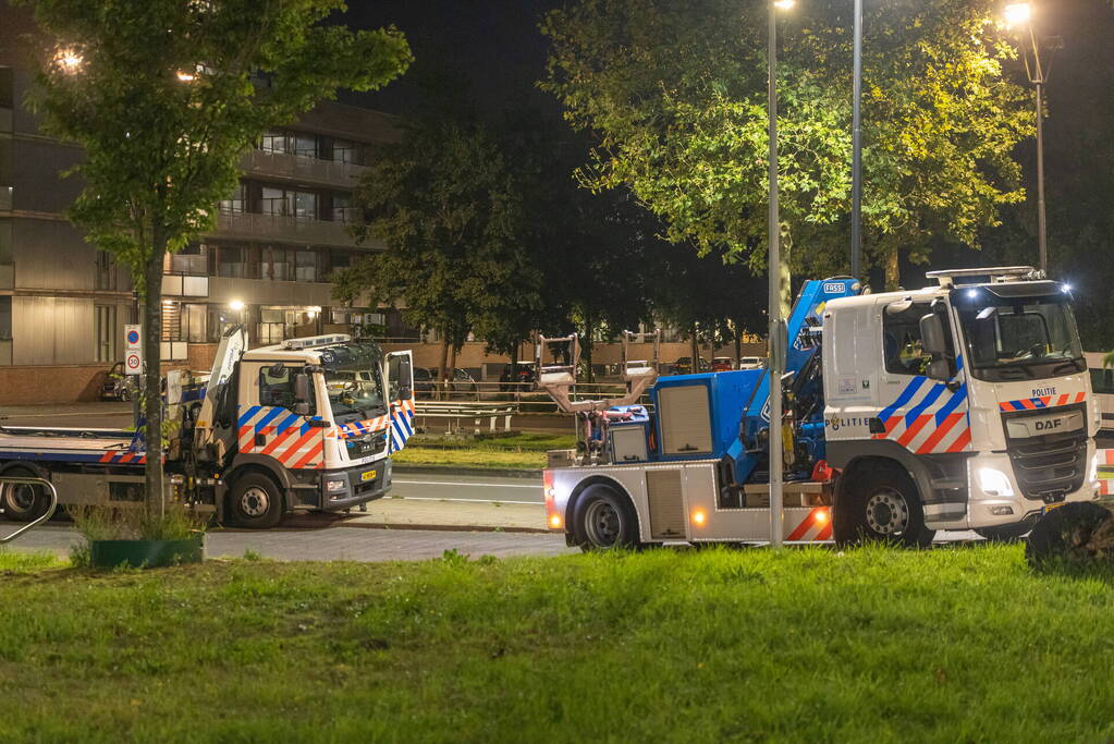 Groot onderzoek naar aantreffen explosieven bij auto en scooter