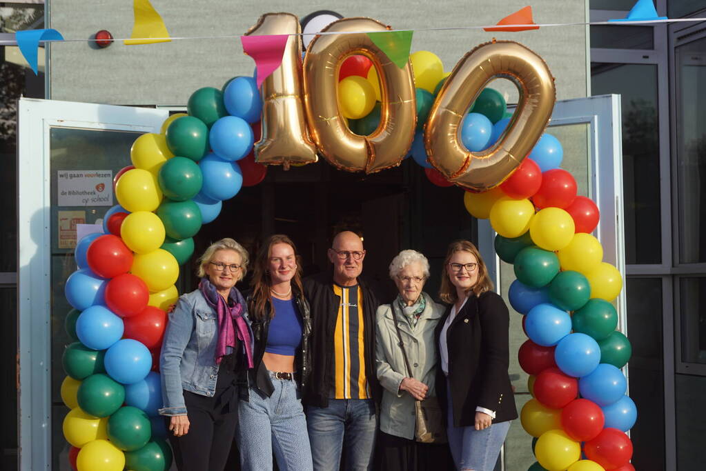 Lucas Bolsius opent feestweek vanwege 100-jarig bestaan Sint Josephschool