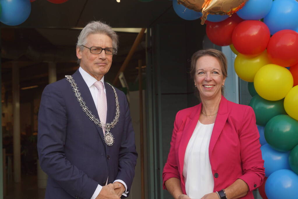 Lucas Bolsius opent feestweek vanwege 100-jarig bestaan Sint Josephschool