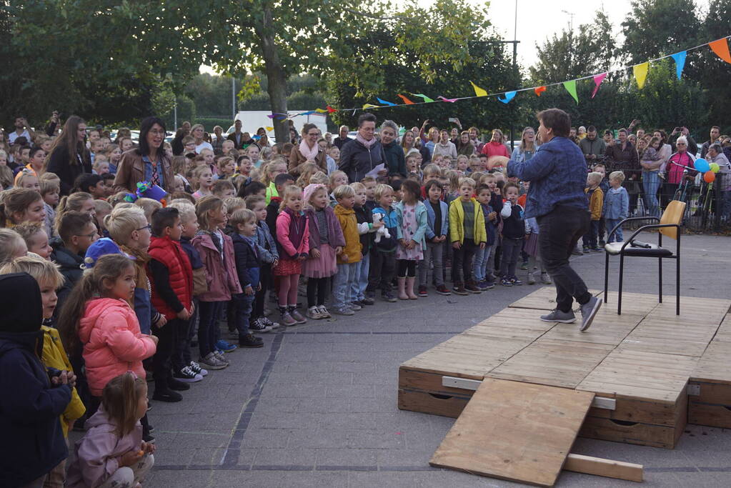 Lucas Bolsius opent feestweek vanwege 100-jarig bestaan Sint Josephschool