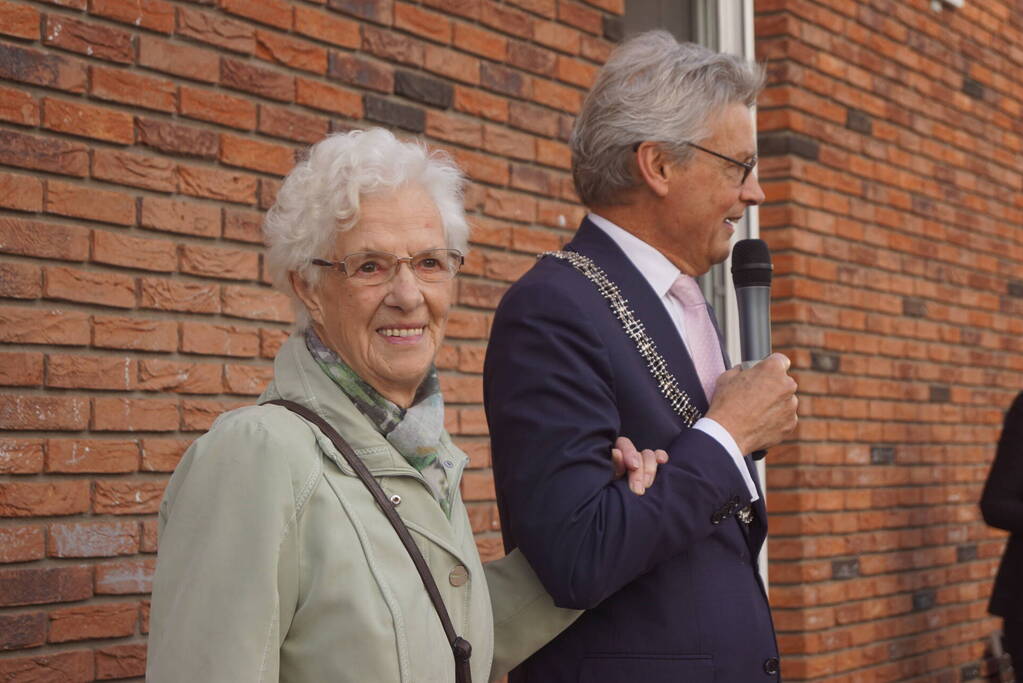 Lucas Bolsius opent feestweek vanwege 100-jarig bestaan Sint Josephschool