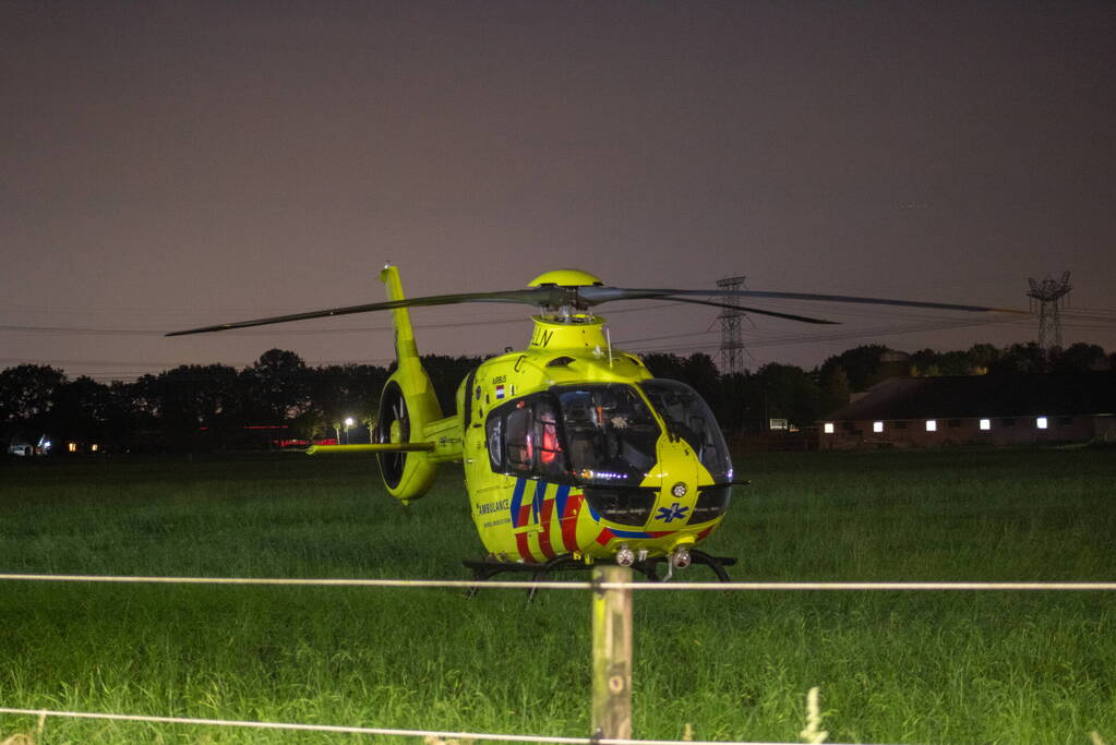 Traumahelikopter landt bij bedrijfsongeval